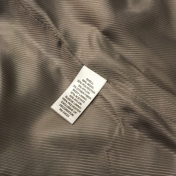 Beautiful Fitted Wool Blazer - Picture 7 of 7